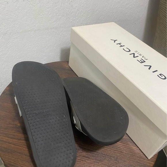 Givenchy Hologram Logo Slide - Picture 3 of 3